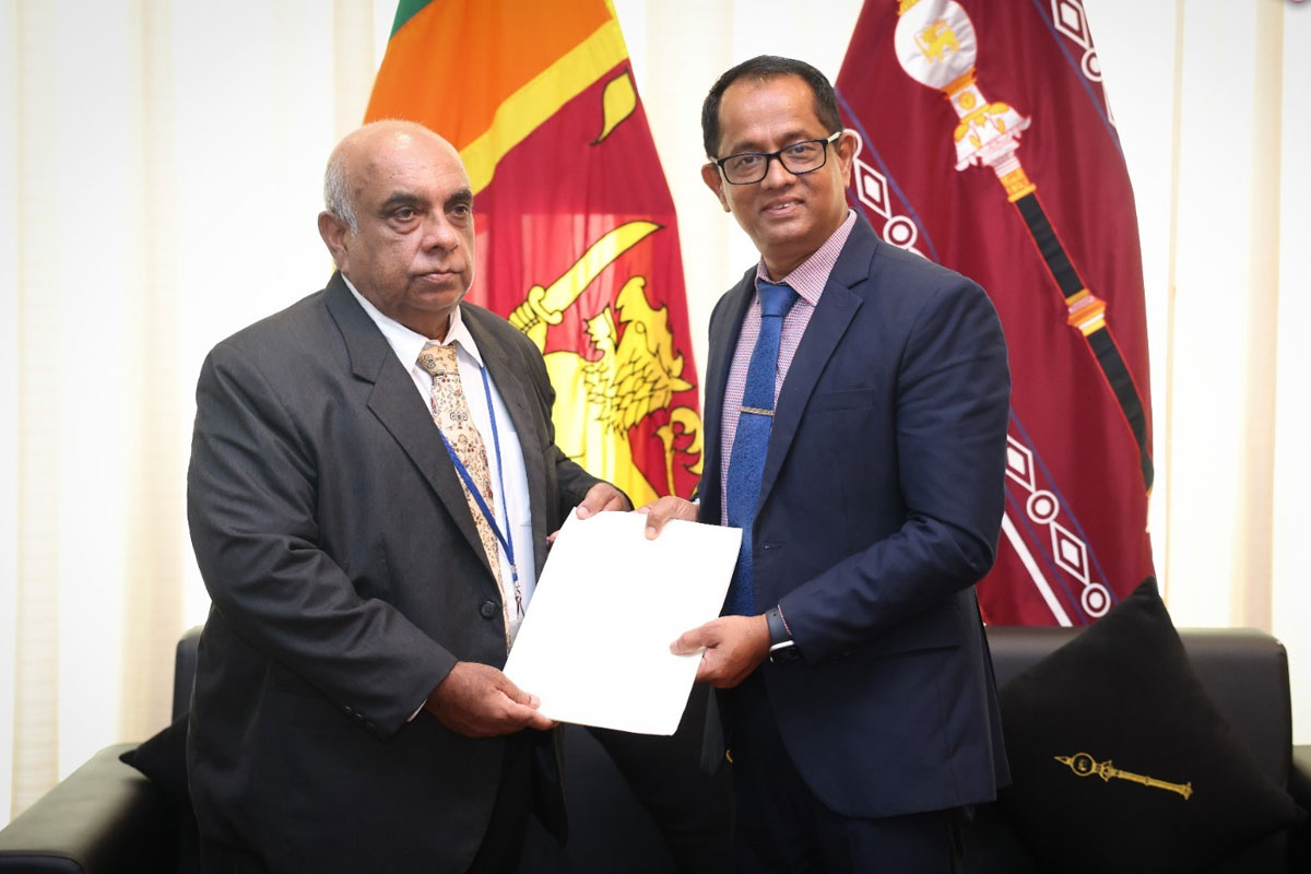රාජ්‍ය රහස් රකින්නට විගණන කොමිසමේ නව සාමාජිකයන් දිවුරුම් දෙයි | Audit Commission New Members Take Oath