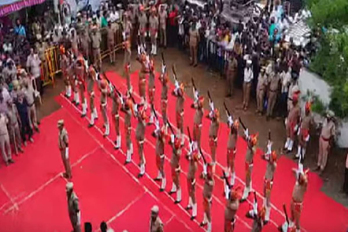 விடை பெற்றார் 