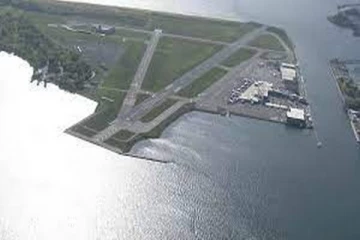 கனடாவில் திடீரேன மூடப்பட்ட விமான நிலையம்; 2பேர் கைது