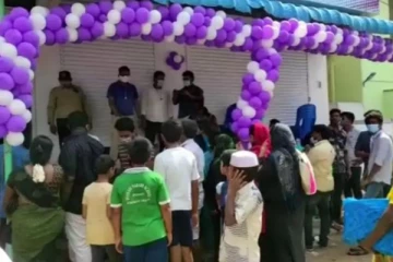 ஓடியாங்க..!ஓடியாங்க..! புத்தாடை வெறும் 6 ரூபாய் மட்டும் தான் - குவிந்த பொதுமக்கள்