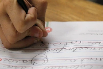 கனடிய பாடசாலைகளில் மீண்டும் அறிமுகமாகும் கூட்டெழுத்து