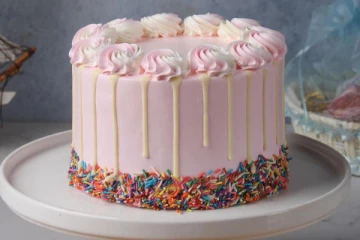 விடுதலைப் புலிகளின் தலைவருக்கு கேக் வாங்கிய பெண் விடுதலை