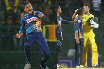 முதல் சர்வதேச போட்டியிலேயே ஜாம்பவானின் விக்கெட்.. அசத்திய இலங்கையின் இளம் புயல்!