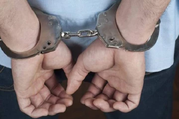 நான்கு வலம்புரிச் சங்குடன் மூவர் கைது