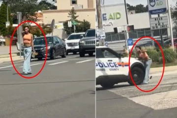 சாலையை துப்பாக்கியுடன் வழிமறித்த இளம் பெண்: காரில் இடித்து தள்ளிய பொலிஸார்: வீடியோ