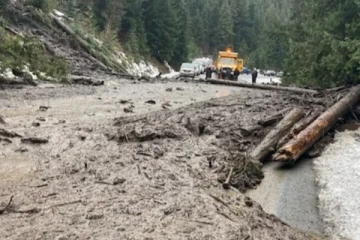 மண்சரிவில் புதையுண்ட பெண் ஒருவரின் சடலம் மீட்பு! பிரிட்டிஷ் கொலம்பியாவில் சம்பவம்