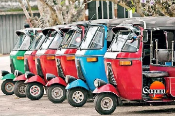 ත්‍රීරෝද රථ රියදුරන් ප්‍රවේශමෙන් - ඔබේ වාහනේ අනතුරේ