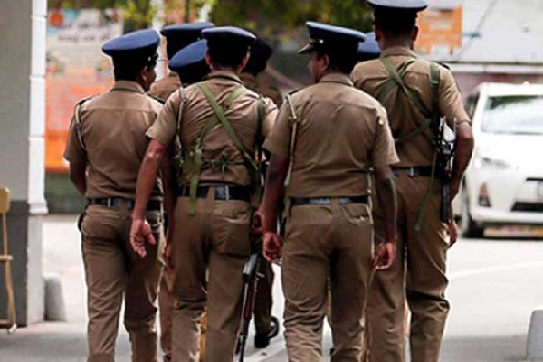 வடிகாலில் உயிருடன் சிசுவை வீசியெறிந்த கொடூர பெற்றோர் | A Cruel Parent Who Threw Away The Child