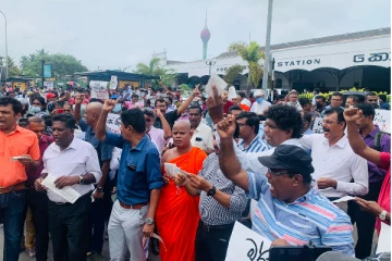 ஜோசப் ஸ்டாலின் கைது நடவடிக்கையின் எதிரொலி! கொழும்பின் முக்கிய பகுதியில் ஒன்றுகூடியுள்ள ஆர்ப்பாட்டக்காரர்கள் (Video)