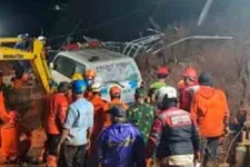 இந்தோனேசியாவில் தொடரும் சோகம்; 11 பேர் பரிதாப பலி