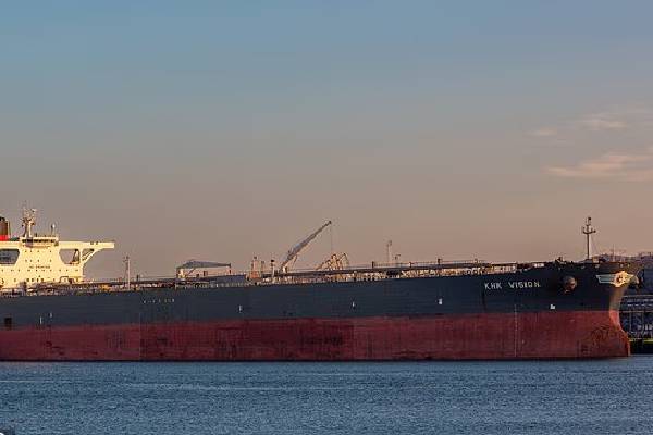 மீண்டும் ஒரு எண்ணெய் கப்பலைக் கைப்பற்றிய அமெரிக்கா... இறுகும் போர் பதற்றம் | Us Seizes Another Vessel