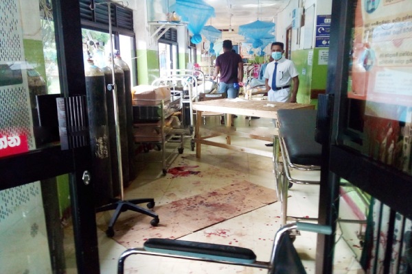 வைத்தியசாலைக்குள் வாள்வெட்டு -குடும்பஸ்தர் துடிதுடித்து பலி | Family Member Killed In Hospital Stabbing
