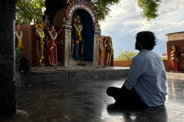 ராயன் ரிலீஸுக்கு முன் தனுஷ் எங்கே சென்றிருக்கிறார் பாருங்க.. வைரலாகும் வீடியோ