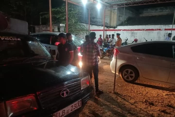 வவுனியாவில் அரசாங்க அறிவுறுத்தலை மீறி எரிபொருள் விநியோகம் (Photos)