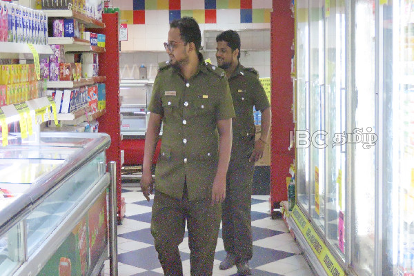 உணவகங்கள் மீது சுகாதார பரிசோதகர்கள் இரவு வேளை பாய்ச்சல் | Nighttime Surprise Checks In Restaurants