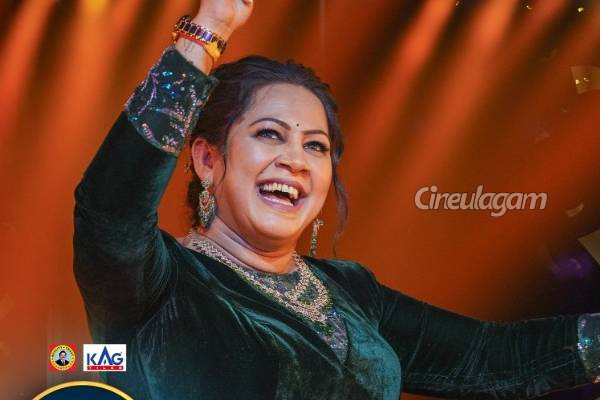 பல லட்சம் மதிப்புள்ள காரை வாங்கியுள்ள தொகுப்பாளினி அர்ச்சனா மகள் சாரா... விலை எவ்வளவு? | Anchor Archana Daughter Zaara Buys New Car