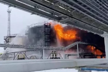 ரஷ்யா மீது ஆளில்லா விமானத் தாக்குதல் ; எண்ணெய் கிடங்கில் தீப்பிடிப்பு