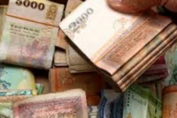 ඔබත් පරිස්සමෙන්.. විදෙස් පුද්ගලයෙකුගේ මුදල් සොරාගත් හැටි..