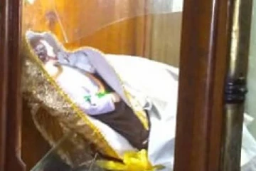 யாழ் தேவாலயம் ஒன்றில்  சிலையை உடைத்து நகை திருட்டு!