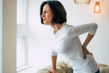 முதுகு வலியால் கஷ்டப்படுறீங்களா? இதை மட்டும் செஞ்சு பாருங்க - ஆய்வு தகவல்!