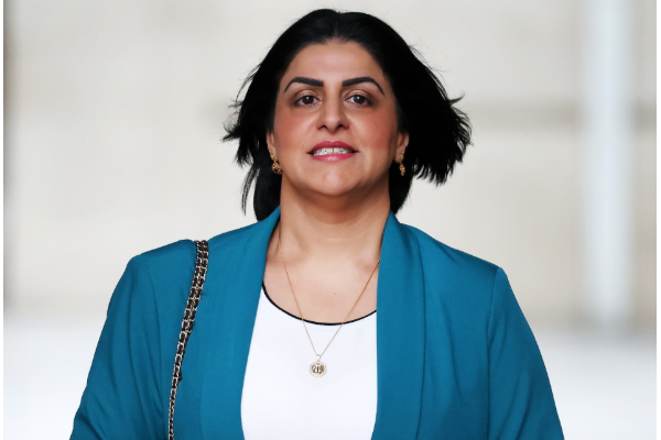 ஏதிலிகள் குறித்து பிரித்தானியாவின் அதிரடி நடவடிக்கையால் வலுக்கும் விமர்சனம் | Britain S Crackdown On Migrants Draws Criticism