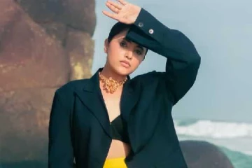 நடிகை பிரியங்கா மோகனின் பீச் வியூட் கிளாமர் போட்டோஷூட்..