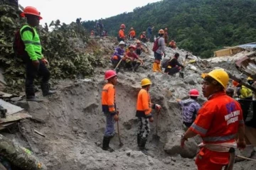 வெளிநாடொன்றில் தங்கச்சுரங்க கிராமத்தில் 54 பேர் பலி! மேலும் பலர் புதைந்திருக்கலாம் என அச்சம்