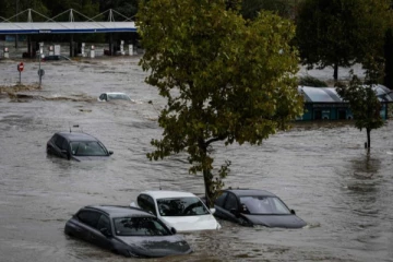 பிரான்ஸில் கனமழையால் ஏற்பட்ட வெள்ளப்பெருக்கில் சிக்கி 4 பேர் பலி