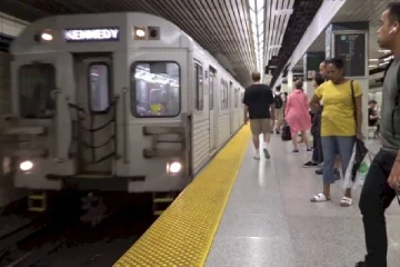 கனடா சுரங்க ரயிலில் இஸ்லாமிய பெண்ணை கத்தியை காட்டி மிரட்டிய நபர்: பதறவைக்கும் சம்பவம்