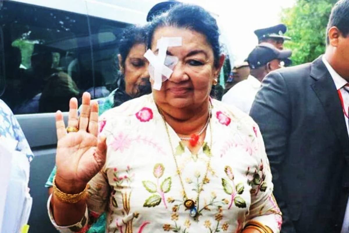 ஷிரந்தி ராஜபக்சவிற்கு தொடரும் அறுவை சிகிச்சை...! | Shiranthi Rajapaksa Undergoes Heart Surgery ஷிரந்தி ராஜபக்சவிற்கு தொடரும் அறுவை சிகிச்சை...! | Shiranthi Rajapaksa Undergoes Heart Surgery