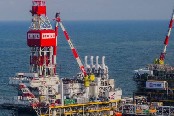 ரஷ்யாவிற்கு வெளியே... தடை விதிக்கப்பட்ட எண்ணெய் நிறுவனத்திற்கு ட்ரம்ப் சிறப்பு அனுமதி | Us Okays Transactions With Lukoil ரஷ்யாவிற்கு வெளியே... தடை விதிக்கப்பட்ட எண்ணெய் நிறுவனத்திற்கு ட்ரம்ப் சிறப்பு அனுமதி | Us Okays Transactions With Lukoil