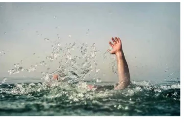 மயக்கத்தில் இருந்த தனது 4 குழந்தைகளை கிணற்றுக்குள் வீசிய தந்தை: பின்னணியில் பகீர் காரணம்