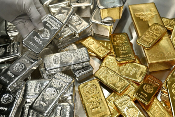 உலக சந்தையில் முதல் முறை! வரலாறு காணாத விலை உயர்வை பதிவு செய்த தங்கத்தின் விலை.. | Price Of Gold Global Market Has Crossed The 5 000