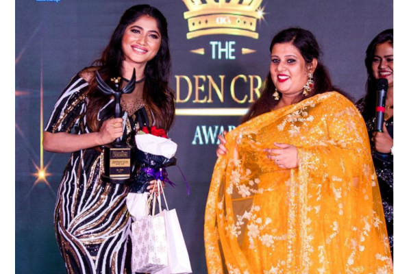 கையில் விருதுடன் பிக்பாஸ் ஜூலியா இது? என்ன இப்படி ஆயிட்டாங்க! | Biggboss Julie Gets Award