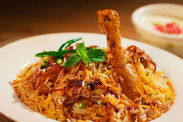 நள்ளிரவில் பிரியாணி சாப்பிடுவதனால் ஏற்படும் ஆபத்து என்ன தெரியுமா?