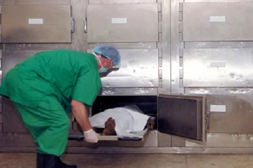 4 நாள்; இறந்த மனைவியின் உடலை பிணவறையில் வைத்த கணவன் - திடுக்கிடும் காரணம்!