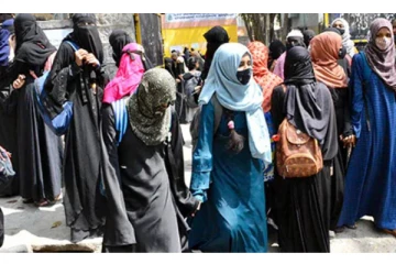 ஹிஜாப் அணிய தடை விதிப்பு - கல்லூரிக்கு வர மாட்டோம் - பல முஸ்லிம் மாணவிகள் முடிவு?