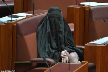 ஆஸ்திரேலிய அரசியலில் புதிய சர்ச்சை ; அரசியல்வாதி ஒருவர் இடைநீக்கம்