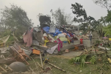 திடீரென வீசிய பயங்கர சூறைக்காற்று; 5 பேர் பலி - 100 பேர் காயம்!