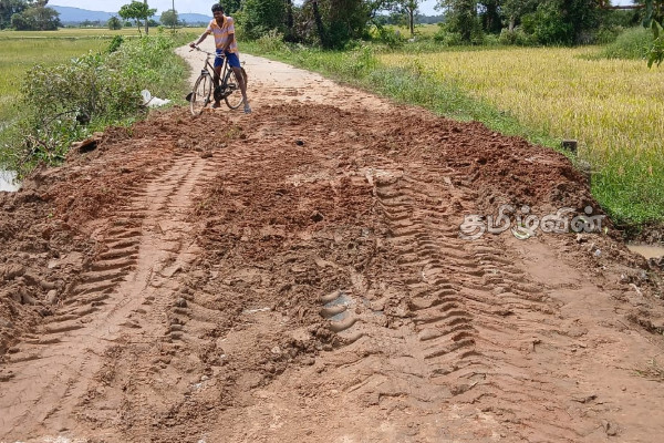 தாழிறங்கிய வேத்துச்சேனை பகுதி வீதி! விடுக்கப்பட்டுள்ள கோரிக்கை | Opening Of The Airlocks Of Navagirikulam Batti