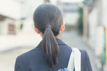 ஆபாசத்தை தூண்டுகின்றது; குதிரை வால் சடைக்கு தடை விதித்த நாடு!