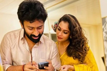 தங்களது திருமண நாளை அழகாக கொண்டாடிய சாந்தனு-கீர்த்தி, போட்டோஸ்