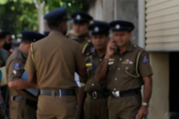 நீர்கொழும்பு பொலிஸ் அத்தியட்சகர் அலுவலக குப்பைத் தொட்டியில் கைக்குண்டுகள்