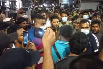 கொழும்பு- தெமட்டகொட பேஸ்லைன் வீதியில் தொடரும் பதற்ற நிலை(Photos)