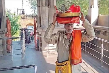 ராமருக்கு தங்க காலனி - அயோத்திக்கு 8,000 கி.மீ. பாதயாத்திரை செல்லும் 64 வயது அதிகாரி