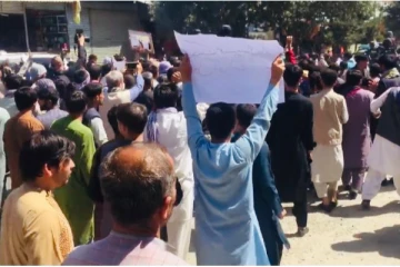 பாகிஸ்தானை எதிர்த்து.. ஆப்கானில் வெடிக்கும் போராட்டம்! மக்கள் மீது தாலிபான் சரமாரி துப்பாக்கி சூடு