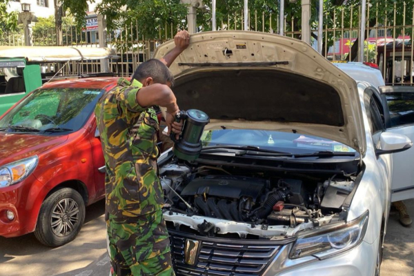 கண்டி மாவட்ட செயலகத்திற்கு வெடிகுண்டு மிரட்டல்! மோப்ப நாய்களுடன் தீவிர சோதனை | Bomb Threat Received Kandy District Secretariat