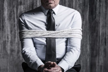 வைத்தியரை கடத்திய ஆசிரியர் கைது