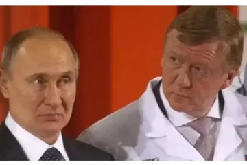 உக்ரைன் போருக்கு எதிர்ப்பு தெரிவித்து ரஷ்ய அதிபர் புதினின் ஆலோசகர் பதவி விலகி நாட்டைவிட்டு வெளியேறினார்