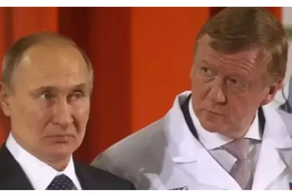 உக்ரைன் போருக்கு எதிர்ப்பு தெரிவித்து ரஷ்ய அதிபர் புதினின் ஆலோசகர் பதவி விலகி நாட்டைவிட்டு வெளியேறினார் - தமிழ்நாடு